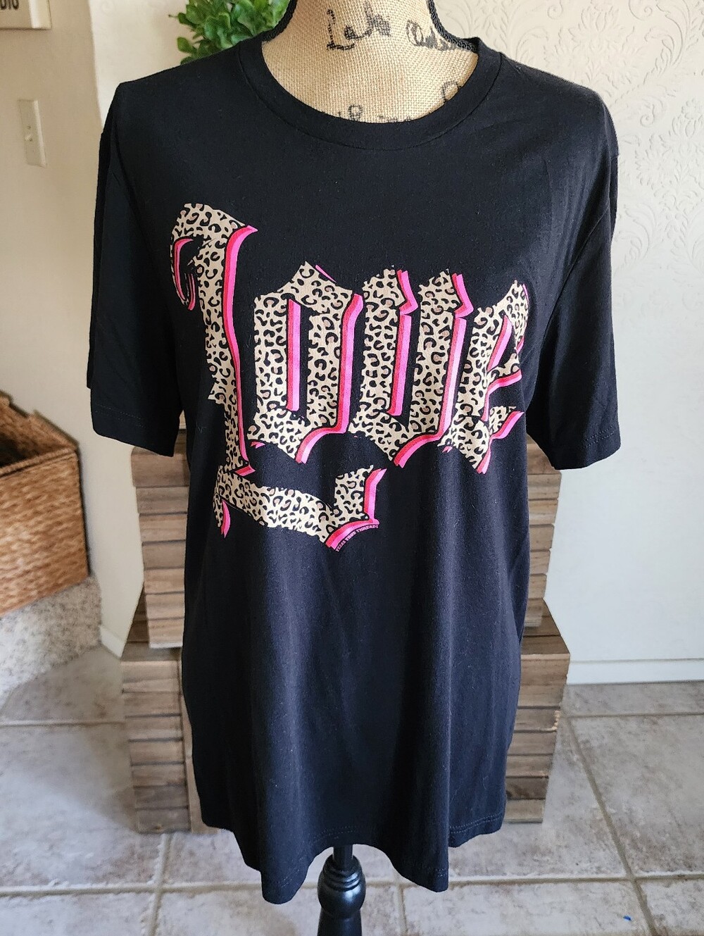 Black Graphic Leopard Print 'Love' Tee with Pink Accents